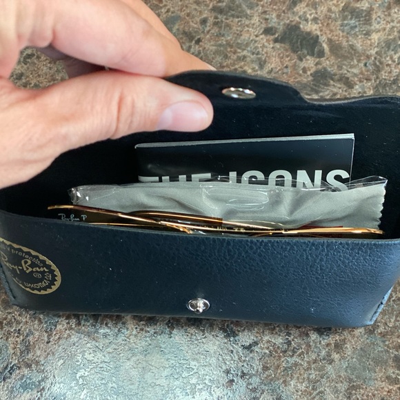 Ray-Ban Aviators - Picture 8 of 9